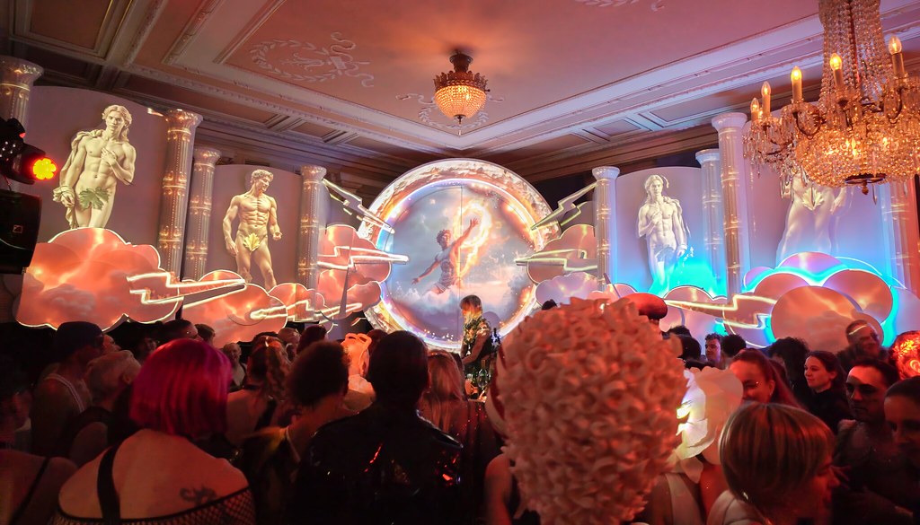 Born Naked-Tuntenball-Forum Graz